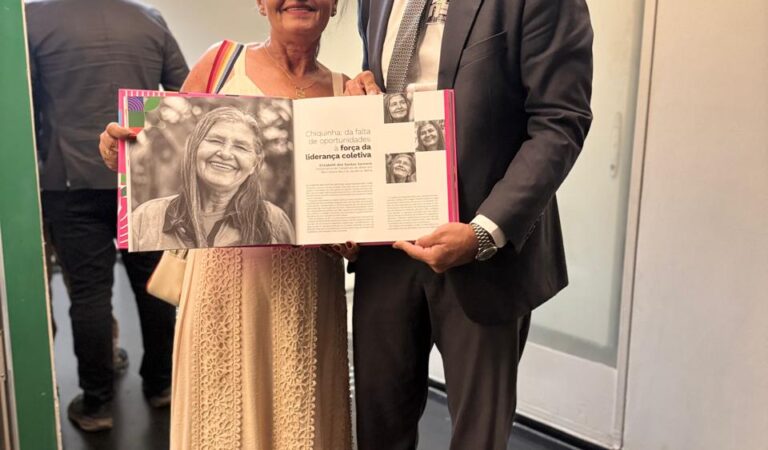 Catadora da Recicla Jacobina participa em Brasília do lançamento do livro “Mulheres que Reciclam Futuro”
