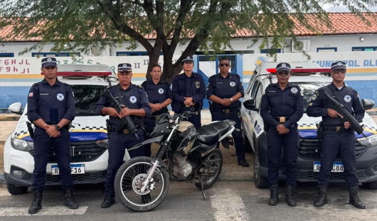 Guarda Civil de Jacobina apreende motocicleta na comunidade do Pau Ferro utilizada em manobras perigosas; veículo é fruto de roubo