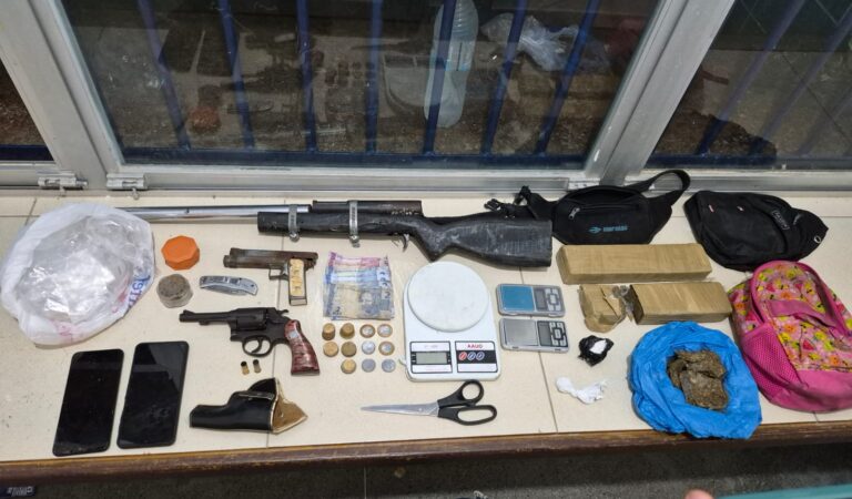 Polícia Militar apreende arma de fogo, drogas e prende suspeito por tráfico em Jacobina