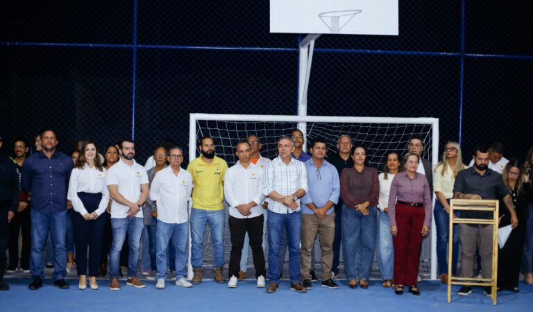 Prefeitura de Jacobina entrega quadra poliesportiva totalmente reformada no bairro Caixa D’Água 