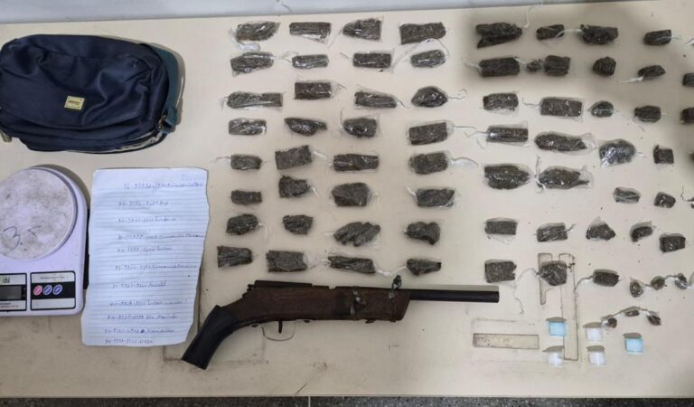 Polícia cumpre mandado de prisão e apreende drogas, arma artesanal e motocicleta com restrição em Jacobina