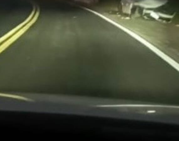 Acidente envolvendo ambulância e veículo de passeio na Serra do Tombador deixa um morto e três pessoas feridas