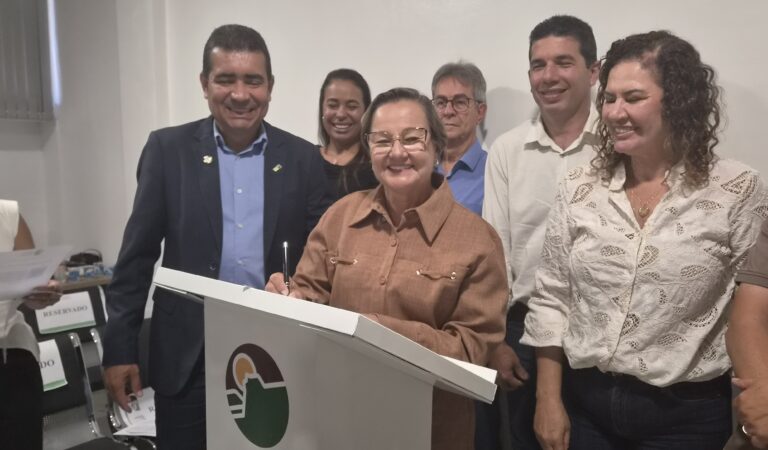 Valdice assina ordem de serviços de quase R$ 20 milhões de reais em infraestrutura para Jacobina