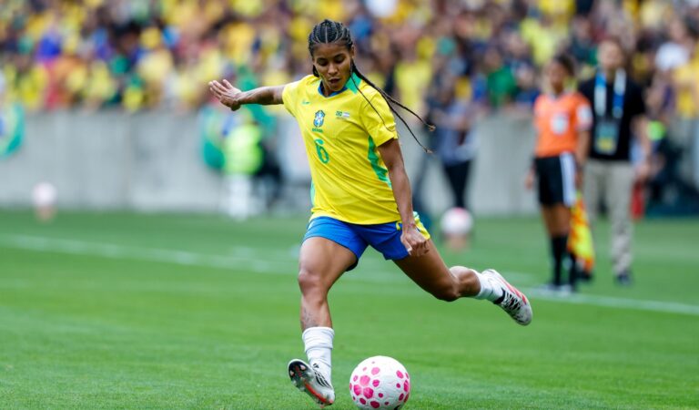 Na Seleção Brasileira, Raissa Bahia, natural de Jacobina, nutre sonho de disputar Copa do Mundo e defende legado de fortalecimento do futebol feminino