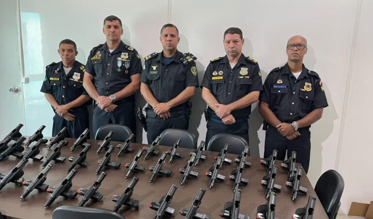 Guarda Civil de Goiânia realiza doação de 140 pistolas para a Guarda Civil de Jacobina